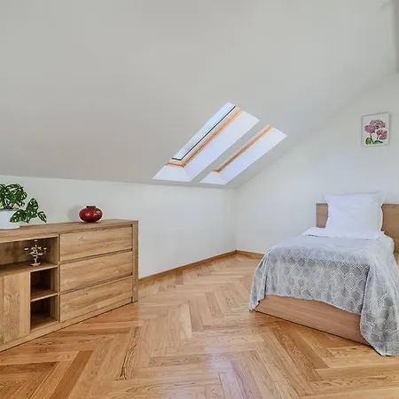 Wygodny Julianow Arturowek * Lodz